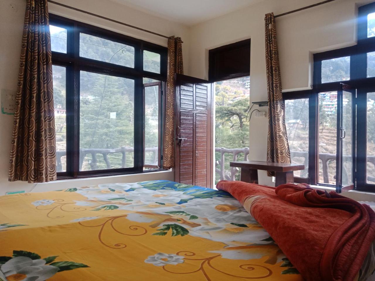 Hotel Pine Spring Dharamshala Eksteriør bilde